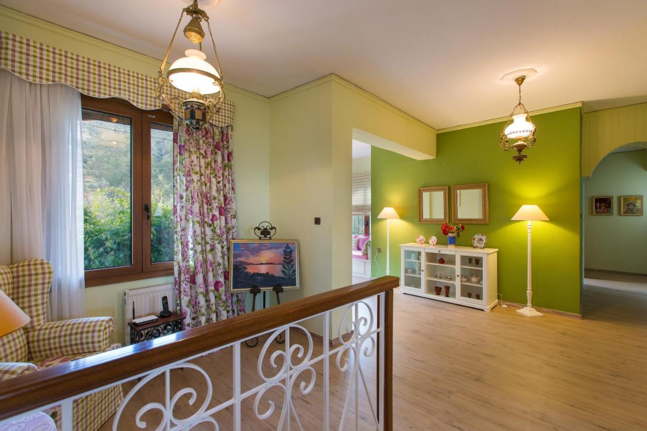 Beachfront Family Villa Katerina With Private Pool, Playground, Bbq & Amazing Sea Views! Petres  エクステリア 写真