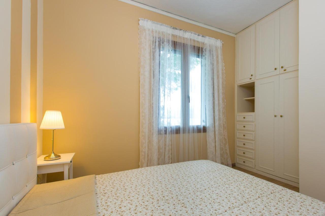 Beachfront Family Villa Katerina With Private Pool, Playground, Bbq & Amazing Sea Views! Petres  エクステリア 写真