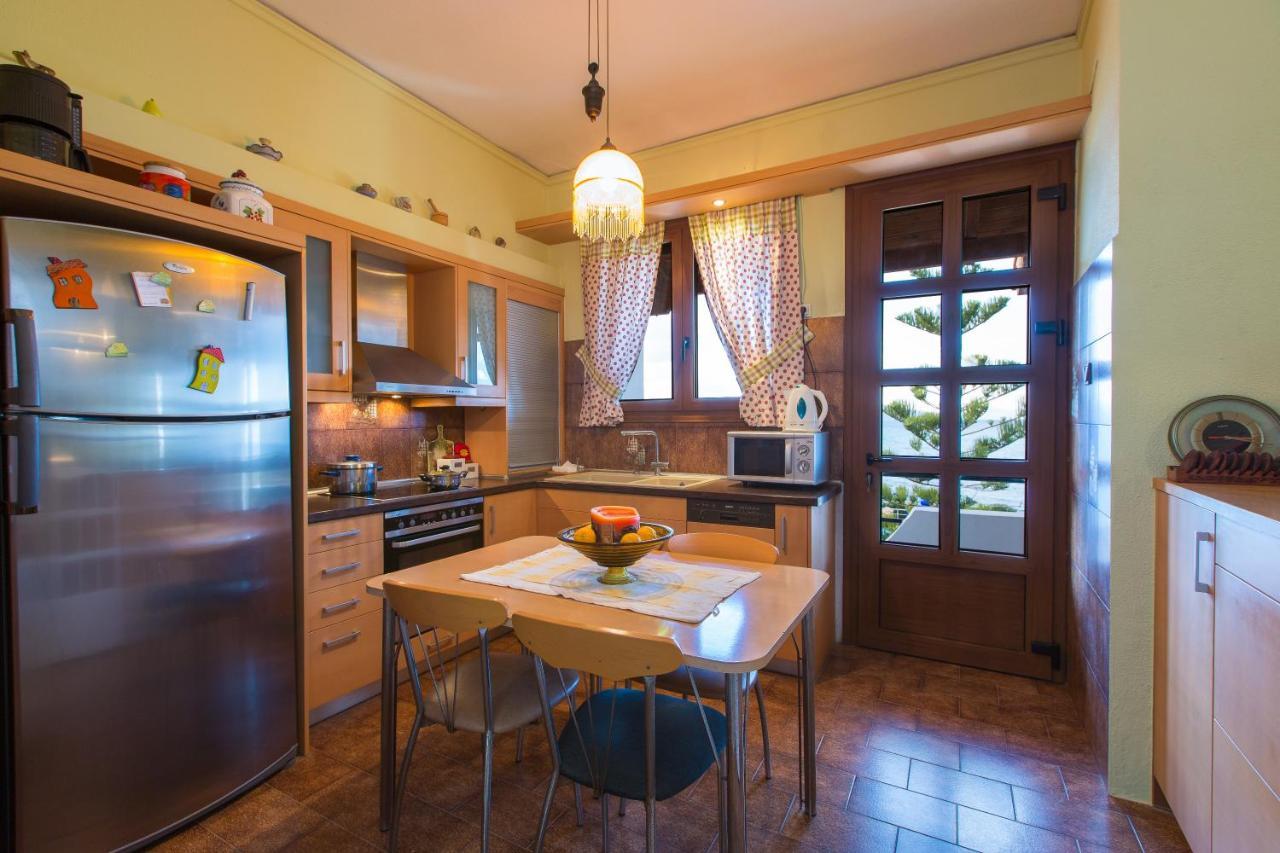 Beachfront Family Villa Katerina With Private Pool, Playground, Bbq & Amazing Sea Views! Petres  エクステリア 写真