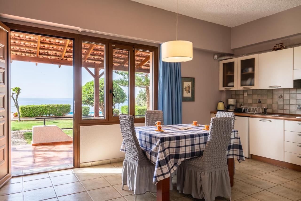 Beachfront Family Villa Katerina With Private Pool, Playground, Bbq & Amazing Sea Views! Petres  エクステリア 写真