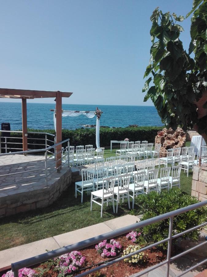 Beachfront Family Villa Katerina With Private Pool, Playground, Bbq & Amazing Sea Views! Petres  エクステリア 写真