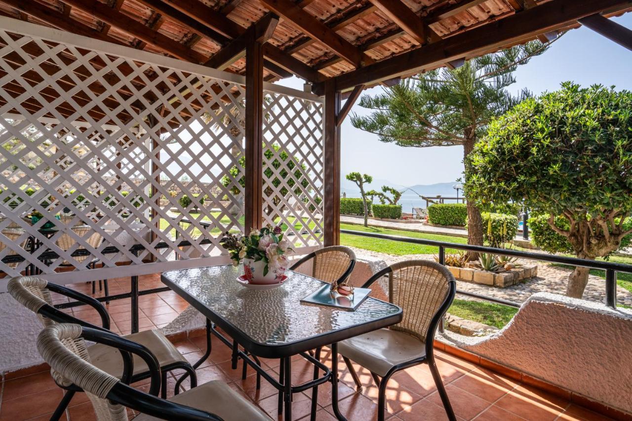Beachfront Family Villa Katerina With Private Pool, Playground, Bbq & Amazing Sea Views! Petres  エクステリア 写真