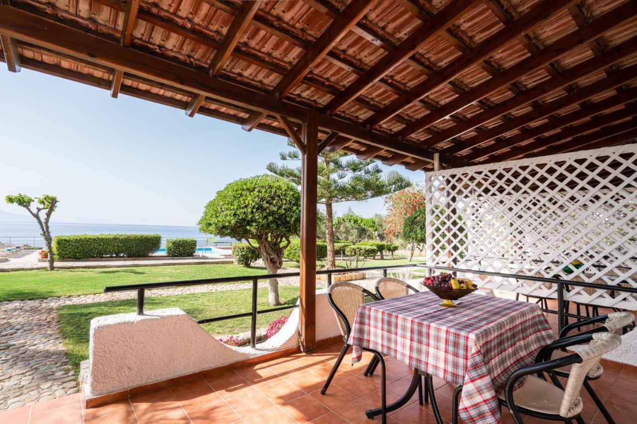 Beachfront Family Villa Katerina With Private Pool, Playground, Bbq & Amazing Sea Views! Petres  エクステリア 写真