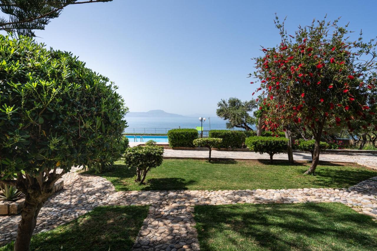 Beachfront Family Villa Katerina With Private Pool, Playground, Bbq & Amazing Sea Views! Petres  エクステリア 写真