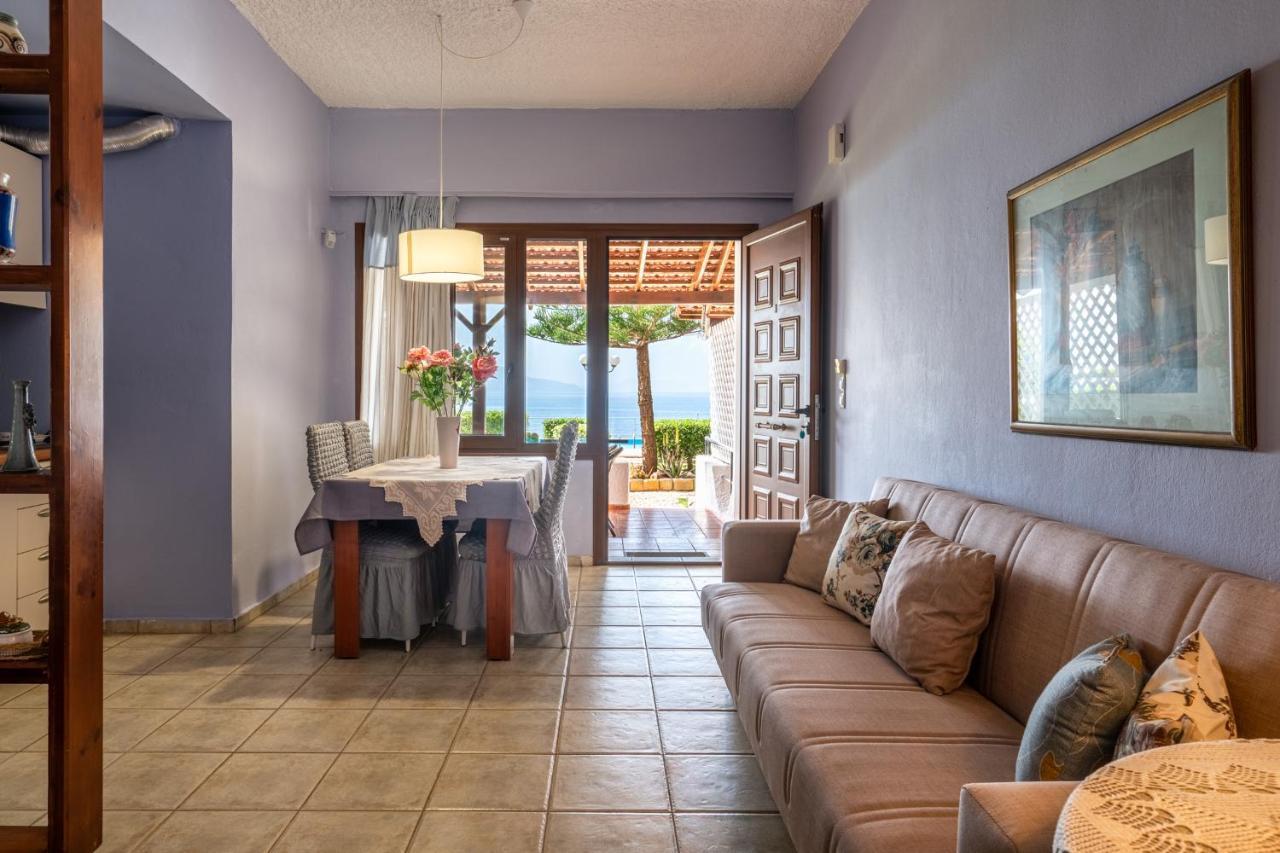 Beachfront Family Villa Katerina With Private Pool, Playground, Bbq & Amazing Sea Views! Petres  エクステリア 写真